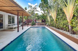 Tropical backyard with pool 10 min from Miami Beach! - 0