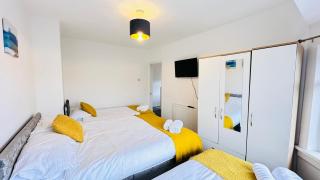 Pengam House Cardiff 3 Bedroom 2 Bathroom with free parking work desk fast internet close to City Center - Cardiff - 1