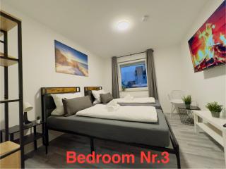 STN Royale Suite - Ferienwohnung mit 4 Schlafzimmer, 8 Big Beds, Parkplatz & Balkon, Highspeed WLAN, Netflix Premium, Zentral zu Audi & Schwarz Gruppe - 4