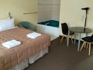 Geneva Motor Lodge - 9