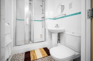 Spacious 4-bedroom House in Birmingham near city centre with Parking and ideal for families and groups - 1