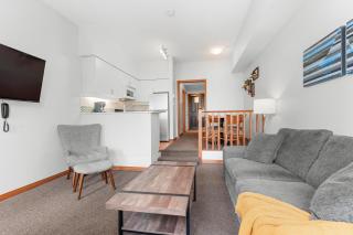 Alpenglow Lodge Family & Work Retreat by MVA - 1