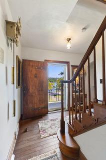 RIVERSIDE STORYBOOK COTTAGE sleeps 8-10 - 1