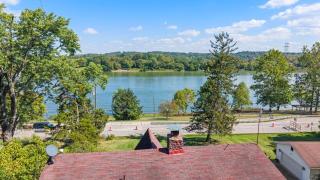 RIVERSIDE STORYBOOK COTTAGE sleeps 8-10 - 9