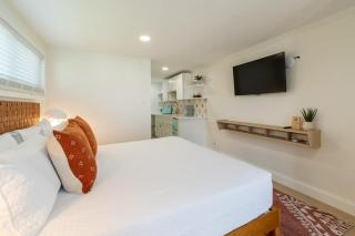 THE JUNI Studio Surf Paradise in Heart of Cocoa Beach - 3