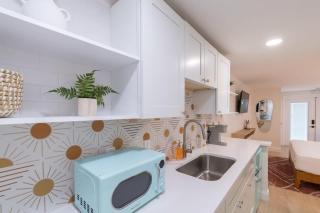 THE JUNI Studio Surf Paradise in Heart of Cocoa Beach - 1