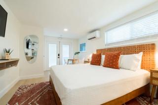 THE JUNI Studio Surf Paradise in Heart of Cocoa Beach - 2