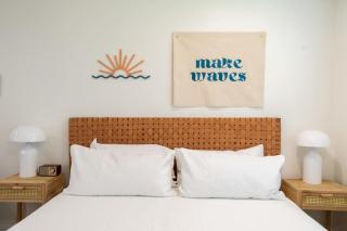 THE JUNI - Studio Steps From Beach & Downtown - 5