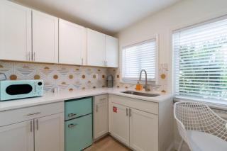 THE JUNI - Studio Steps From Beach & Downtown - 1