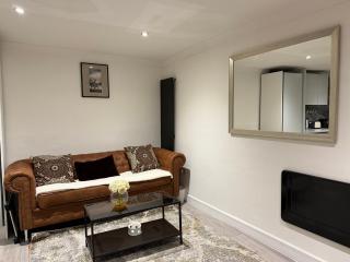Cozy Modern Studio Near Wembley - 8