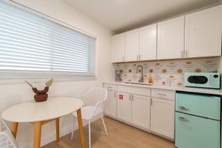 THE JUNI - Studio Steps to Beach Downtown - 2