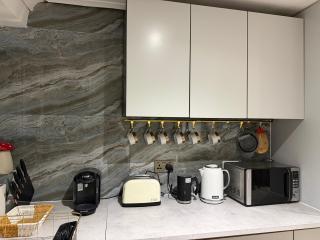 Cozy Modern Studio Near Wembley - 2