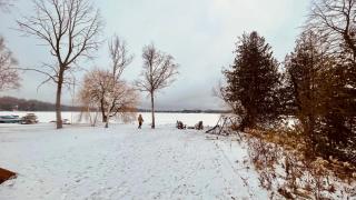 Charming Winter Cottage Retreat with Scenic Snow Views - 8