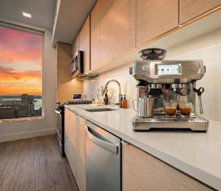 Penthouse High-Rise Ocean & City Views - 8