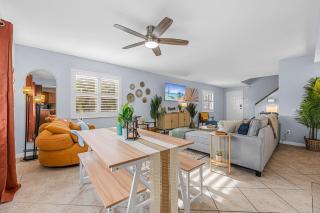 Downtown Cocoa Beach Townhome- Walk to Everything - Cocoa Beach - 5