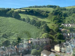 Dartmouth, 10 minute walk to Harbour, Amazing Water & Valley Views, Beautiful 5 Bedroom, Sleeps up to 9 - 1