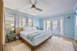 4BR 2-5BA Waterfront Oasis w Pool and Dock - 7