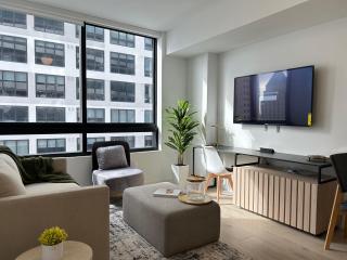 Prime Downtown Location - Amazing Amenities & Top Location - 9