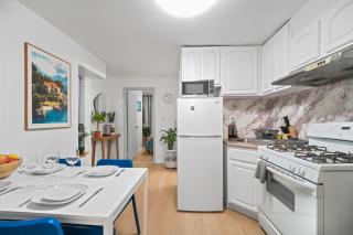 Spacious 4BR Stay in Lower Manhattan - 2