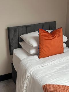 2BR Cosy Wallasey Stay Near Liverpool WiFi Parking - 1