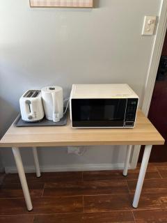 Light & Simple Single Room in Courtyard - Peakhurst Area - Shared Bathroom - 1