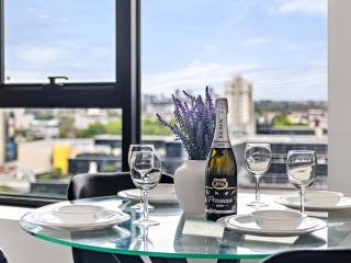 Crown Residence - Luxury 2BR Apartment Pool and Gym - 7