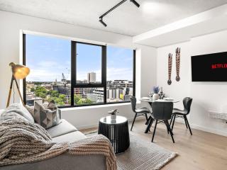 Crown Residence - Luxury 2BR Apartment Pool and Gym - 8