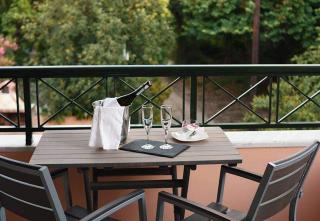 BELLA De LUX APTS - 8