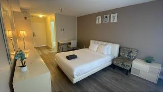 Beverly Hills Apart with En-Suite Bath c12 - 7