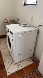 Spacious House with 4 Bedrooms and Parking - 6