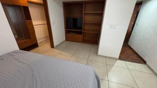 Spacious House with 4 Bedrooms and Parking - 3