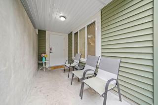 2 bed Suburban Oasis in Surrey - 6