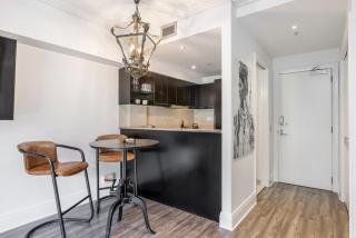 Spacious Sky Tower View! - 9