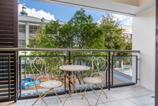 Spacious Sky Tower View! - 5