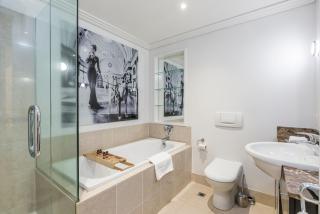 Spacious Sky Tower View! - 3