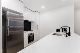 Bright 2BR Near Olympic Park with Parking - 3