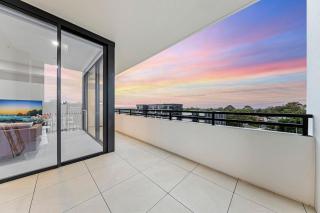 Bright 2BR Near Olympic Park with Parking - 6