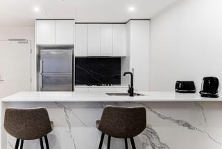 Bright 2BR Near Olympic Park with Parking - 7