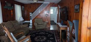 4 Seasons 4 bedroom lake level home - 4