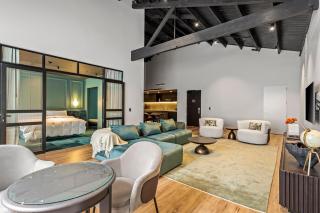 Luxe Executive Retreat 2 Bed 2 Bath - 9