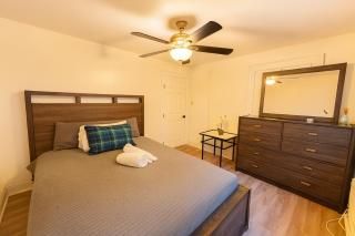 Beautiful 4Bedroom Retreat Close to Niagara Falls Your Home Away from Home - 4