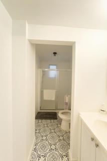 Beautiful 4Bedroom Retreat Close to Niagara Falls Your Home Away from Home - 2