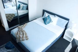 Southbank Serenity 2BR, Parking, and Wi-Fi - 4