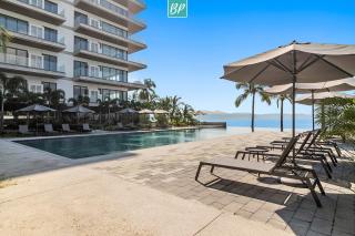 Arama Bay Beachfront Condos - Rooftop Hot Tubs & Ocean Views - 5