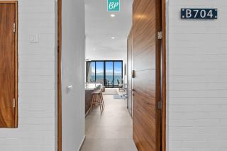 Arama Bay Beachfront Condos - Rooftop Hot Tubs & Ocean Views - 2