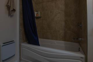 Cozy bungalow near Montreal and shops - 4