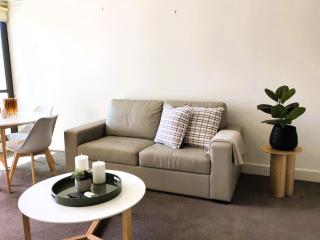 THE WATERFRONT APARTMENTS 1 Bedroom Executive Apartment with Courtyard Views located on the Geelong Waterfront - 4501 - 2