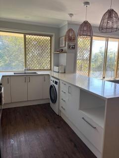 Sunset Views, 5 Mins to Beaches, Quirky Retreat - 1