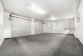 Spacious 3-Bedroom Retreat Near Airport & City - 1