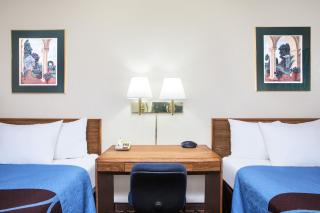 Super 8 by Wyndham Douglas - Douglas - 8